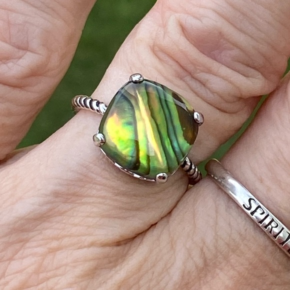 Green Abalone ring size 7 silver plated twist design band - Picture 5 of 11